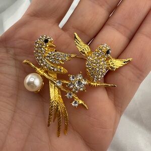 Sparkling Gold color crystal Bird Brooch with Pearl